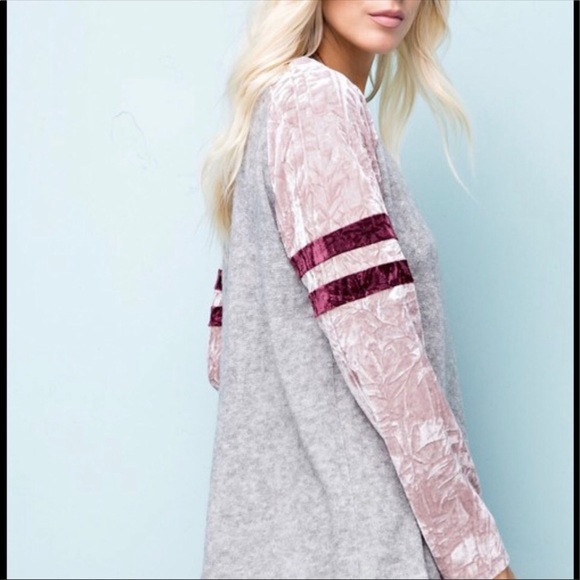 Stunning top with velvet sleeves - Picture 3 of 5